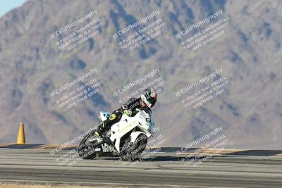 media/Dec-01-2025-Moto Forza (Mon) [[2daa91e15f]]/3-Beginner Group/Session 4 Turn 9/